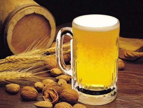 夏日消暑“神器”真的靠譜嗎？西瓜、冰棍、綠豆湯與酒精飲品的陷阱與真相